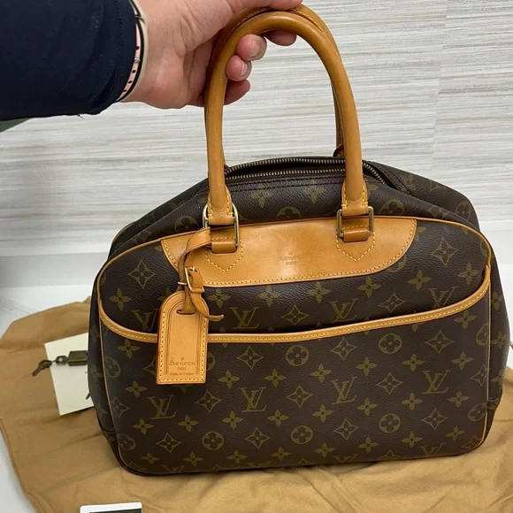 Louis Vuitton Monogram Bag . - Picture 13 of 16